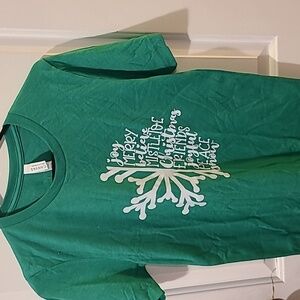 NWOT Bella Canvas Snowflake Christmas Tee Shirt